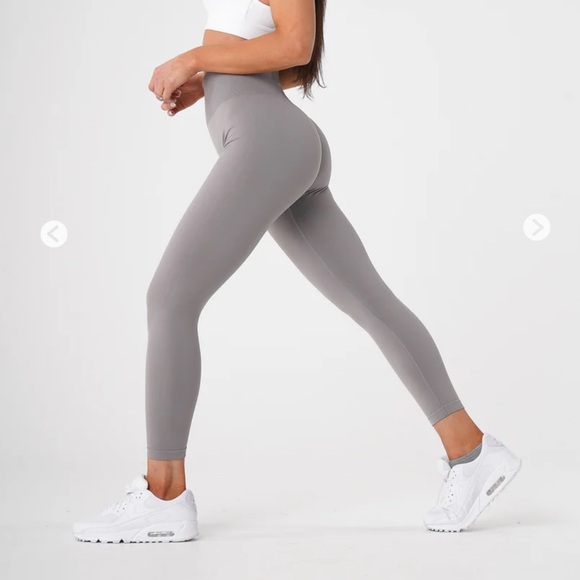 NVGTN Light Grey Solid Seamless Leggings - Picture 3 of 4
